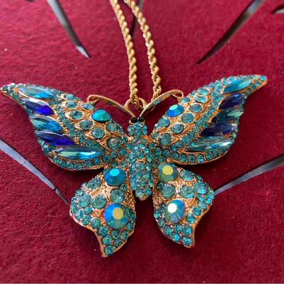 Beautiful brand new gorgeous butterfly pendant. - Picture 2 of 3